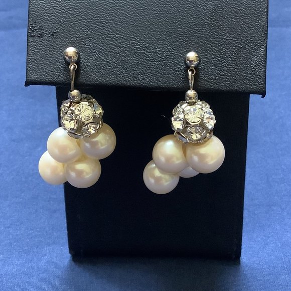 Pearl & Rhinestone Jewelry Set – Necklace & Pierced Earrings - Picture 6 of 10